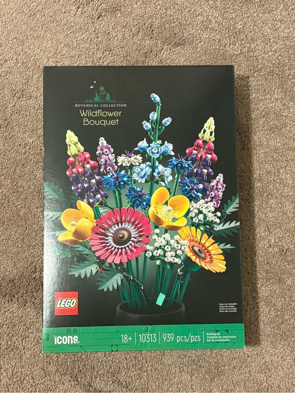 LEGO Icons Wildflower Bouquet (10313), 939 pieces.